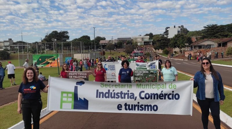 Desfile em comemoração aos 63 anos de Palotina